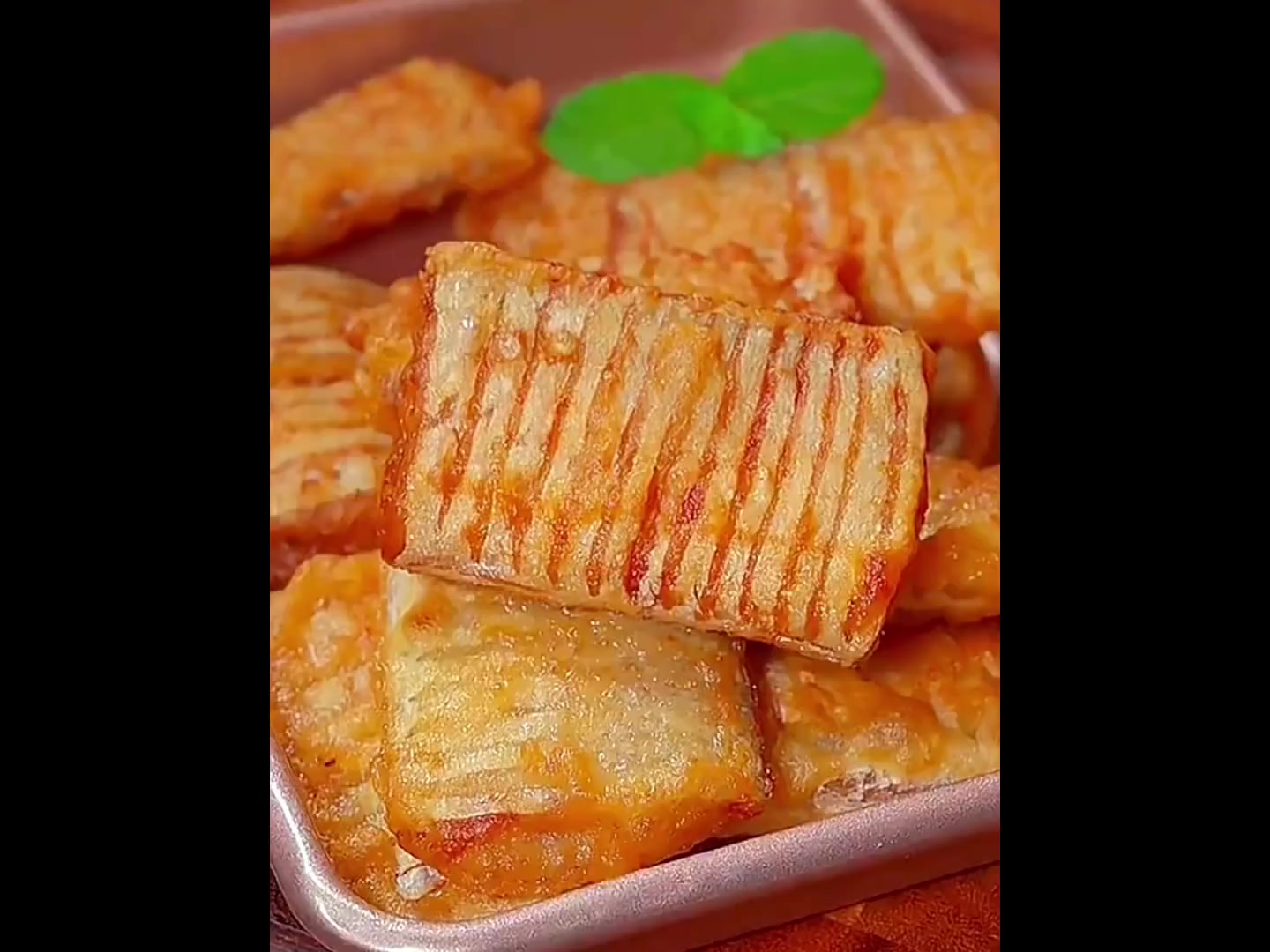 带鱼是深海鱼类营养丰富也是最便宜的海鱼,教你炸带鱼外酥里嫩