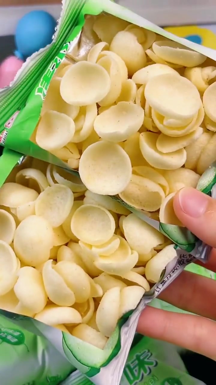 清爽黄瓜味薯片 薯片 黄瓜味薯片 清爽黄瓜味 好吃到停不下来 追剧小零食