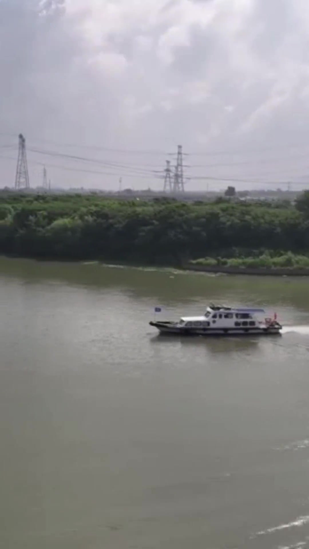 “河嫂”喊你放生鱼苗啦!(记者:沈汤孝吉 制作:季若雨)湖州 全国生态日