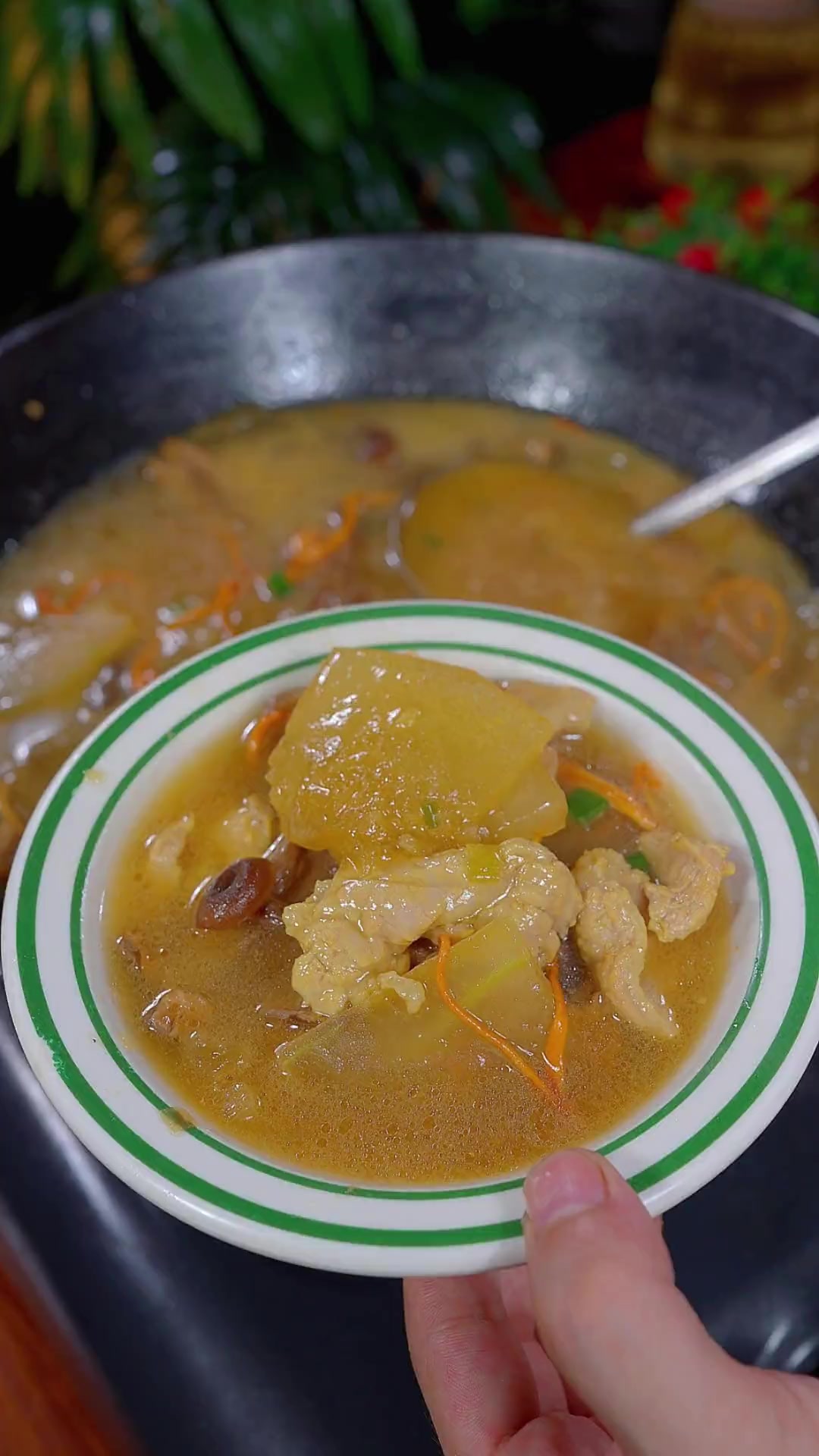 这个季节记得多喝冬瓜肉片汤,今天教你一个不一样的做法,清热又解暑。冬瓜肉片汤 菌菇 菌菇汤