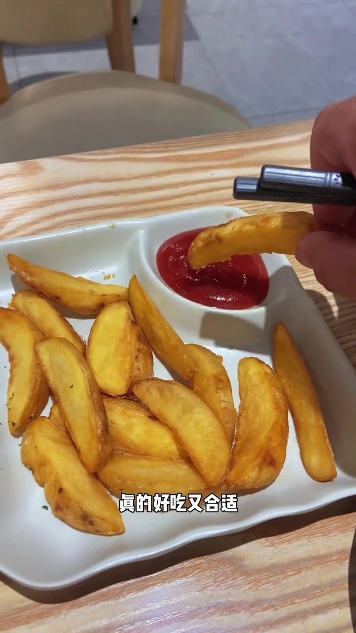 咖喱饭也可以这么好吃 氛围感餐厅打卡 这店环境太好了 这家店回头客超多 同城好店推荐