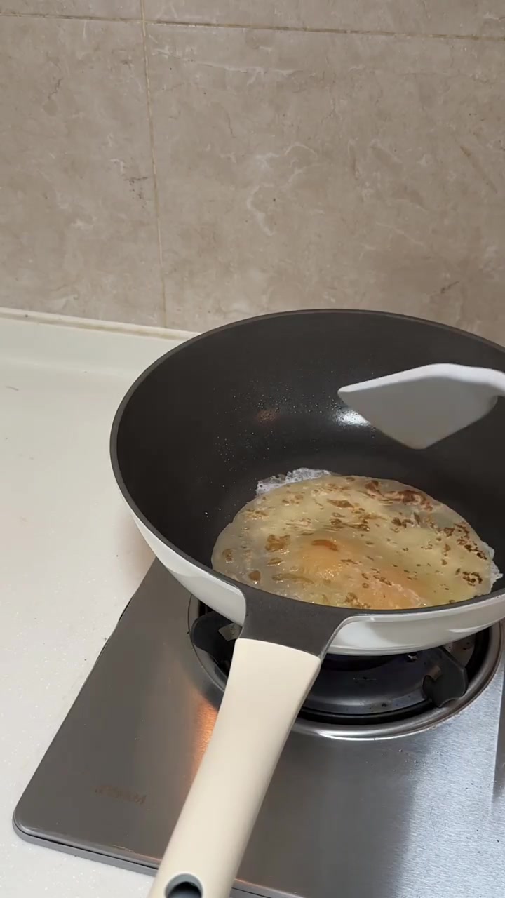 孕期vlog|今天的手抓饼超成功!hhh其实只是不想昨天吃烤肉打包回来的培根和生菜浪费了儿