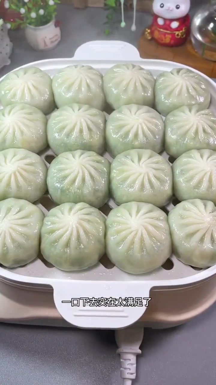 如果你早上懒得起来做早餐,又想多睡一会儿,那你可以试试这个素馅水晶包,简单方便还好吃 小笼