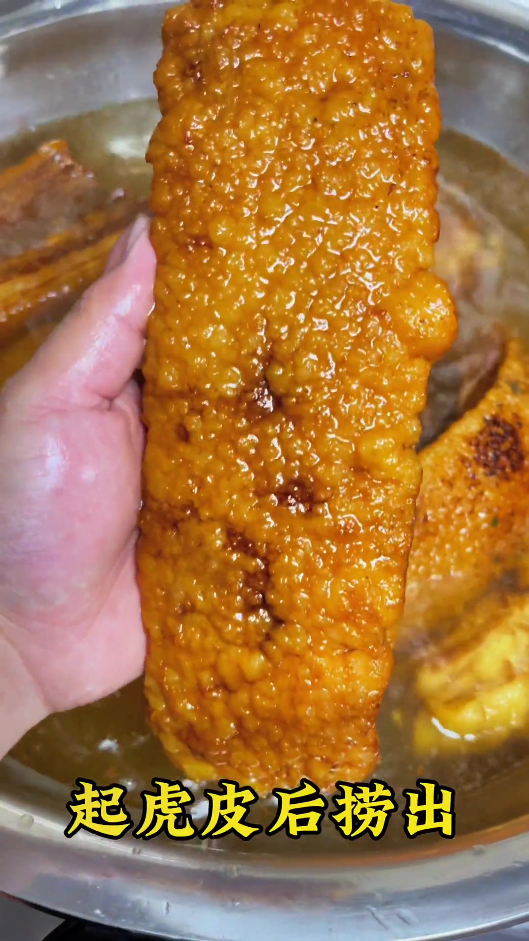 梅菜扣肉2.0来了,这个配方真的太好吃了,今天毫无保留分享给大家。像我这样做,保证俩碗饭都