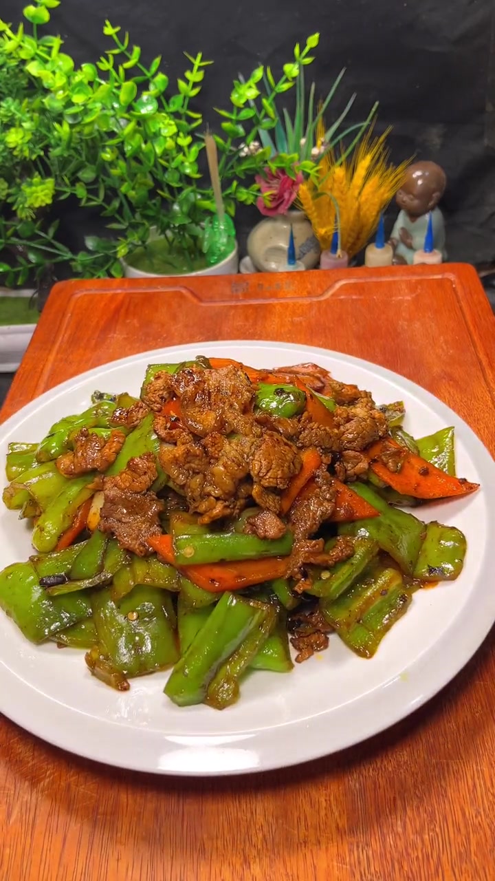 辣椒炒肉这样好吃入味!辣椒炒肉 食尚先生 猪肉新吃法 美食卷王挑战赛 辣椒 +小助手