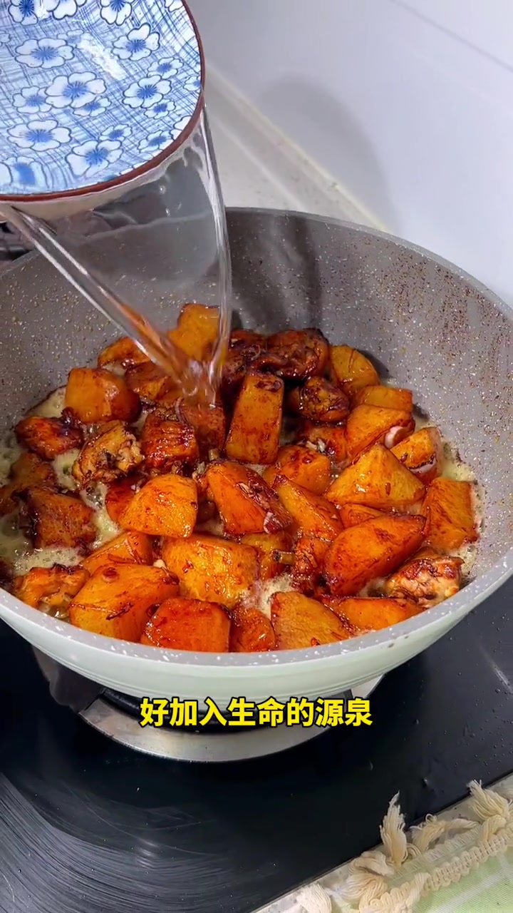 土豆鸡翅煲,真的嘎嘎好吃,快去做!土豆鸡翅做法 土豆鸡翅煲 鸡翅的100种做法 大人小孩都