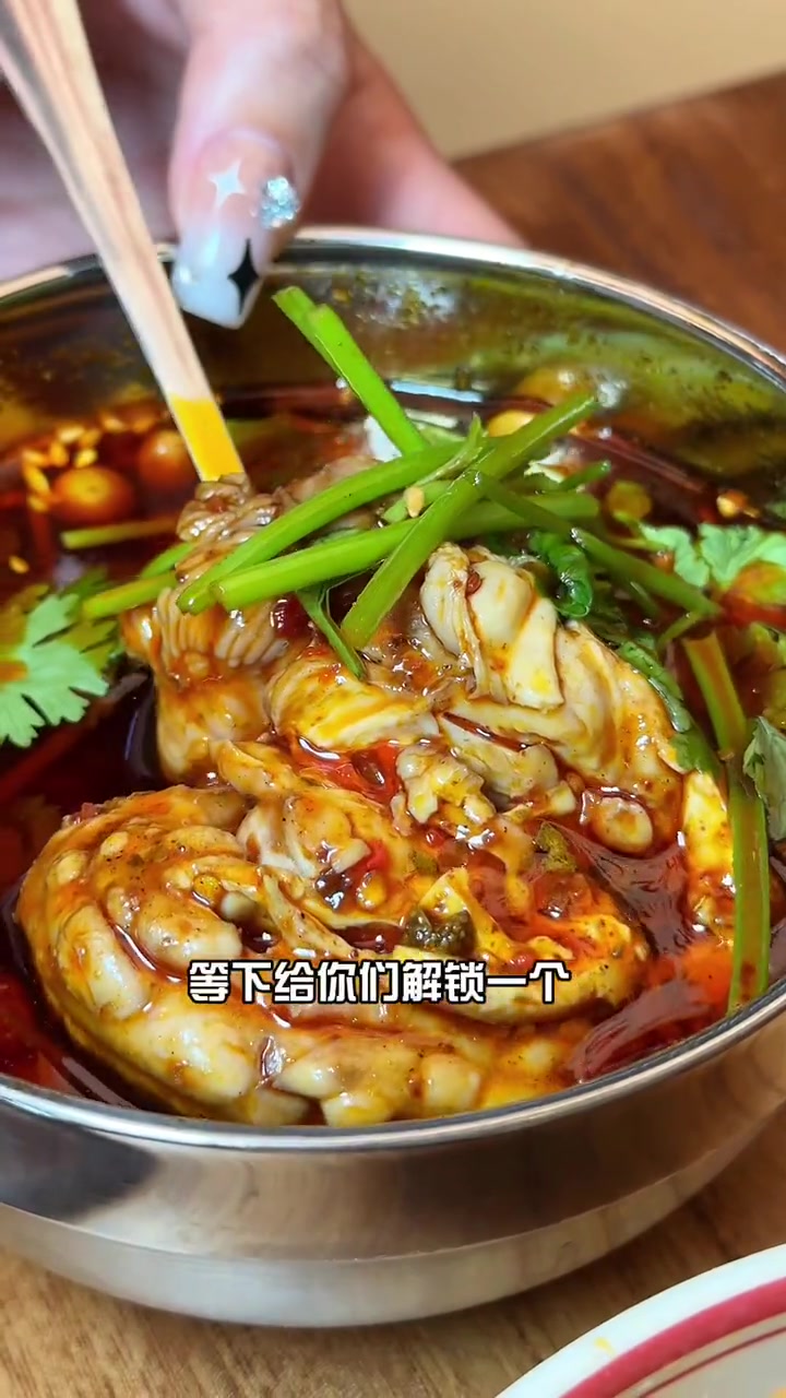 盘盘麻辣烫以前真的没吃过这家是重庆风味的,重油重辣还可以吃到土豆泥拌泡面,太好吃了 乐山美