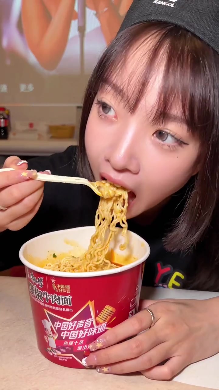 当我晚上十二点看好声音饿了!中国好声音中国好味道 中国好声音 康师傅美味馆 泡面届的多巴胺