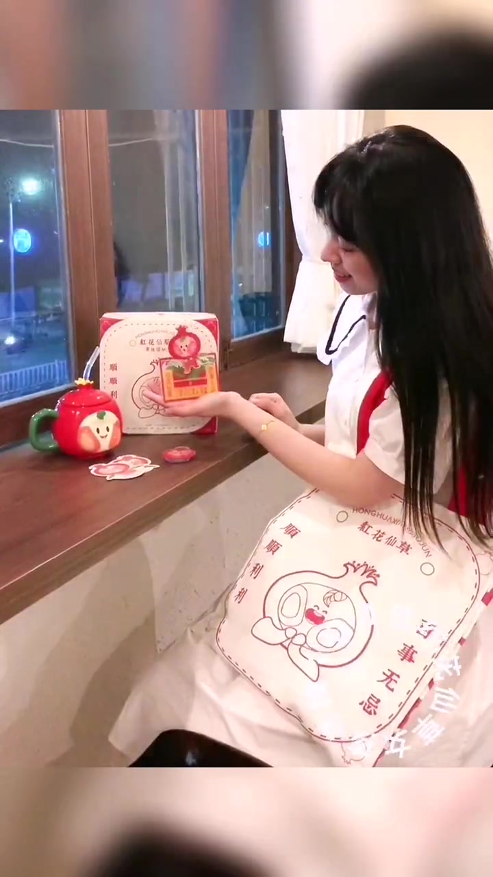 号外我们正在寻找100位红花仙草女孩小仙女们注意啦购买红花仙草杯的亲们有福了只要你购买了红