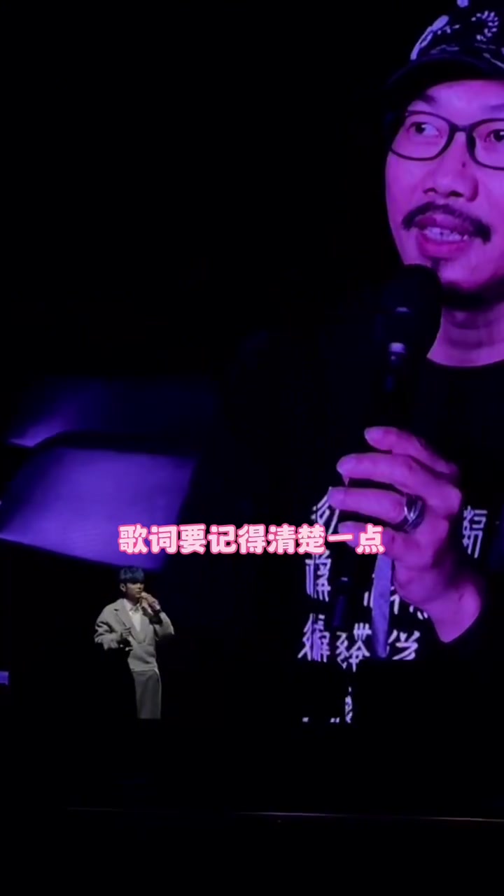 周杰伦嘉年华呼和浩特演唱会第一场嘉宾方文山!周杰伦向方文山邀词,这一首关于青城的中国风歌曲