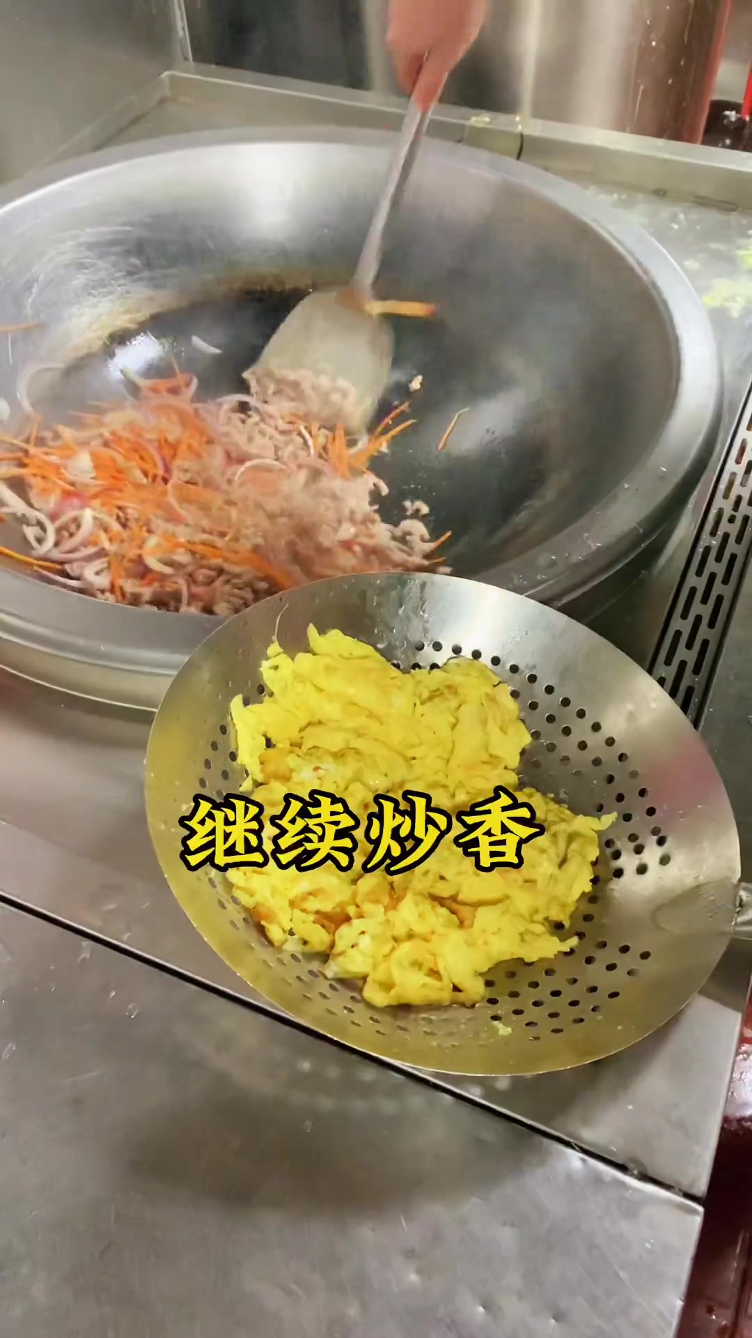 今天分享食堂炒河粉,像我这样炒,好吃不油腻,而且无论炒多少斤,都不会粘成一团。炒河粉 炒河