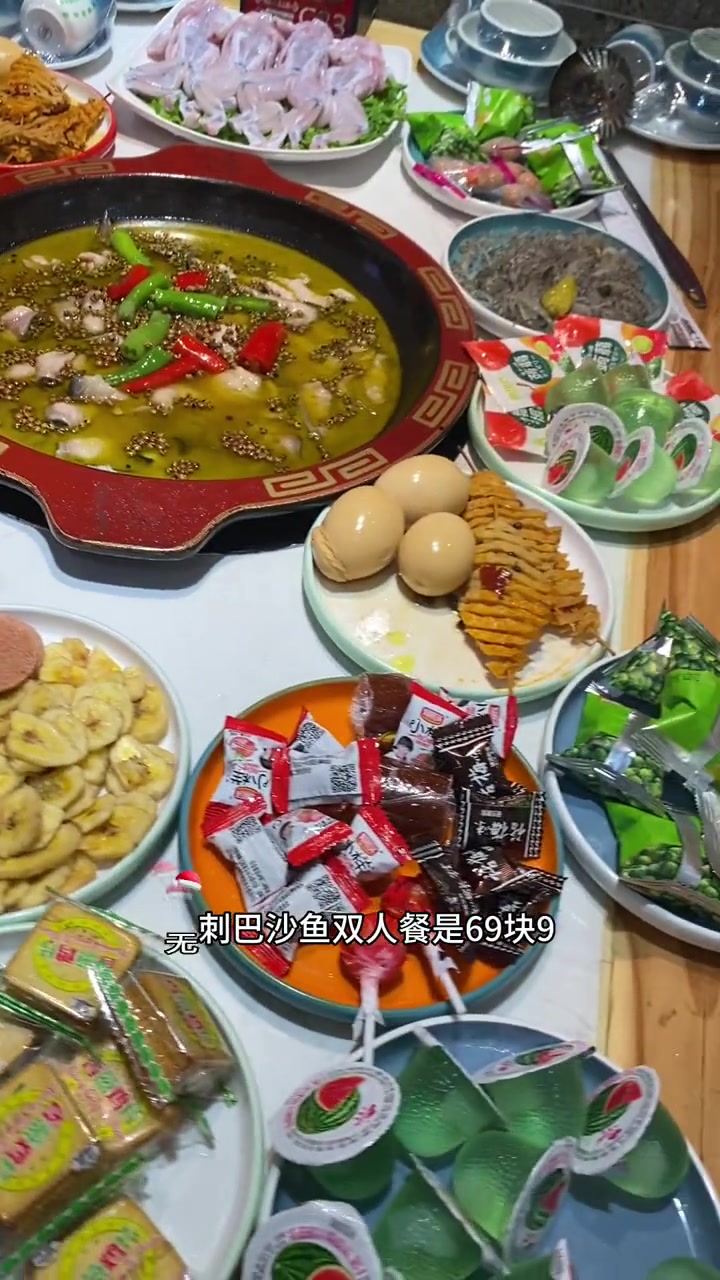 好吃的鱼来喽,无刺巴沙鱼双人餐69.9元,美蛙洄鱼双人餐89,关键里面免费吃的有好多,记得