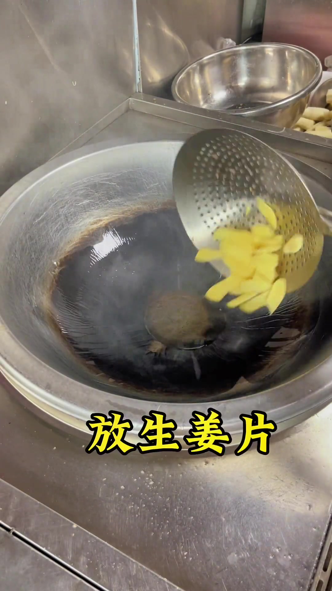 今天分享一道草根排骨汤,你们老家有喝草根汤的习惯吗?美食教程 排骨汤的家常做法 草根汤 美