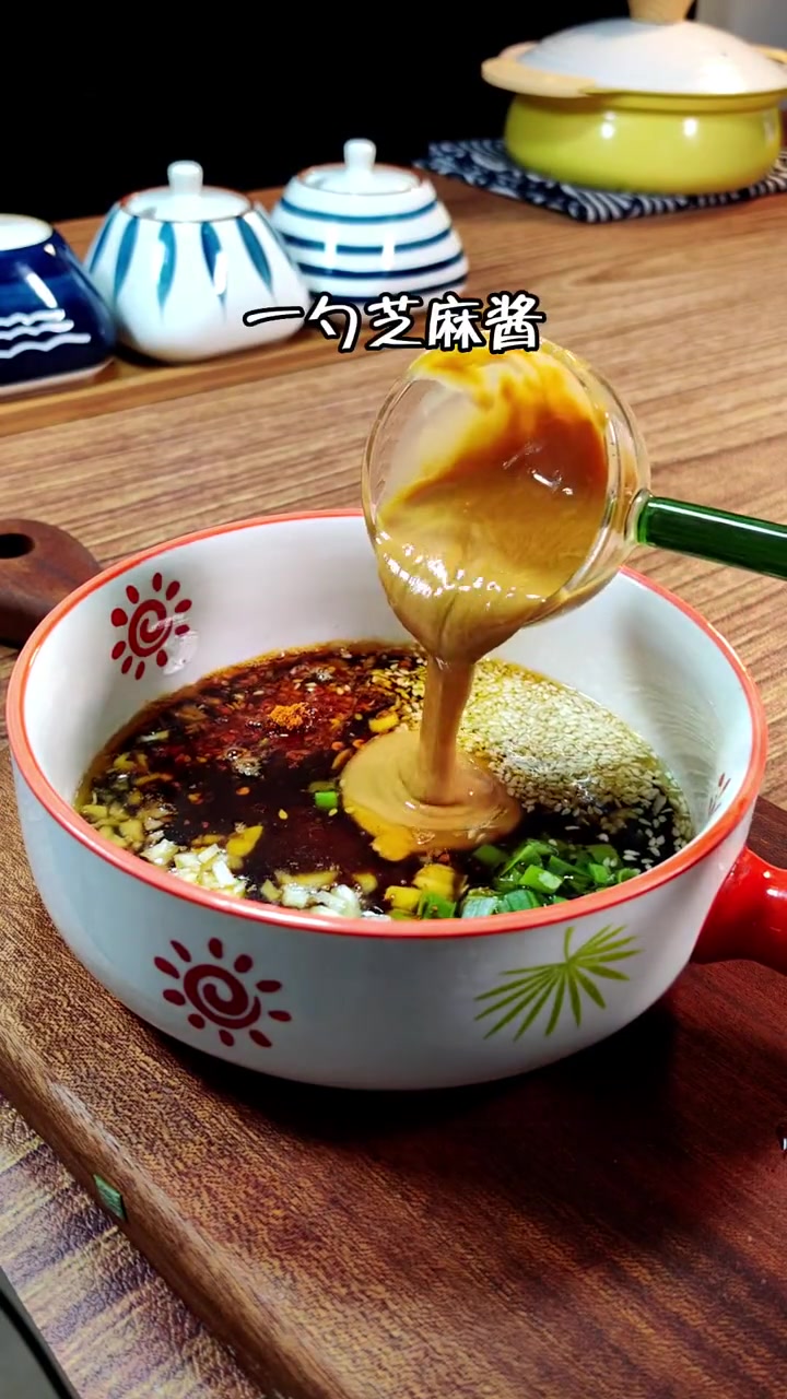天气太热,不想吃饭,你就做这个 麻酱吸汁面藕,口口爆汁,当菜当主食都很不错 凉拌菜 吸汁面