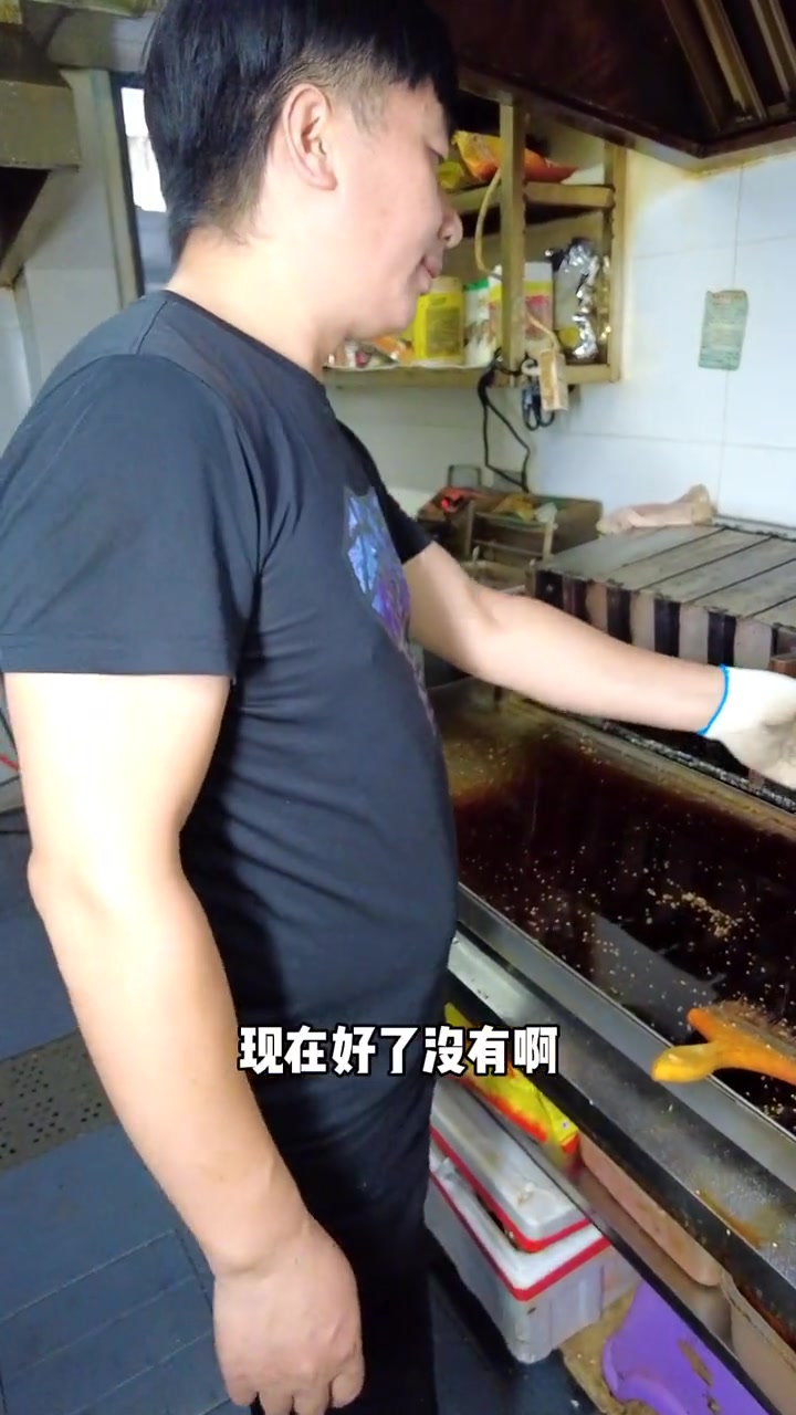 应山杨勇烧烤推出特色烤蘑菇筋和猪油边,采用猪身上最嫩的地方,东北特色烤串 广水 烧烤 东北
