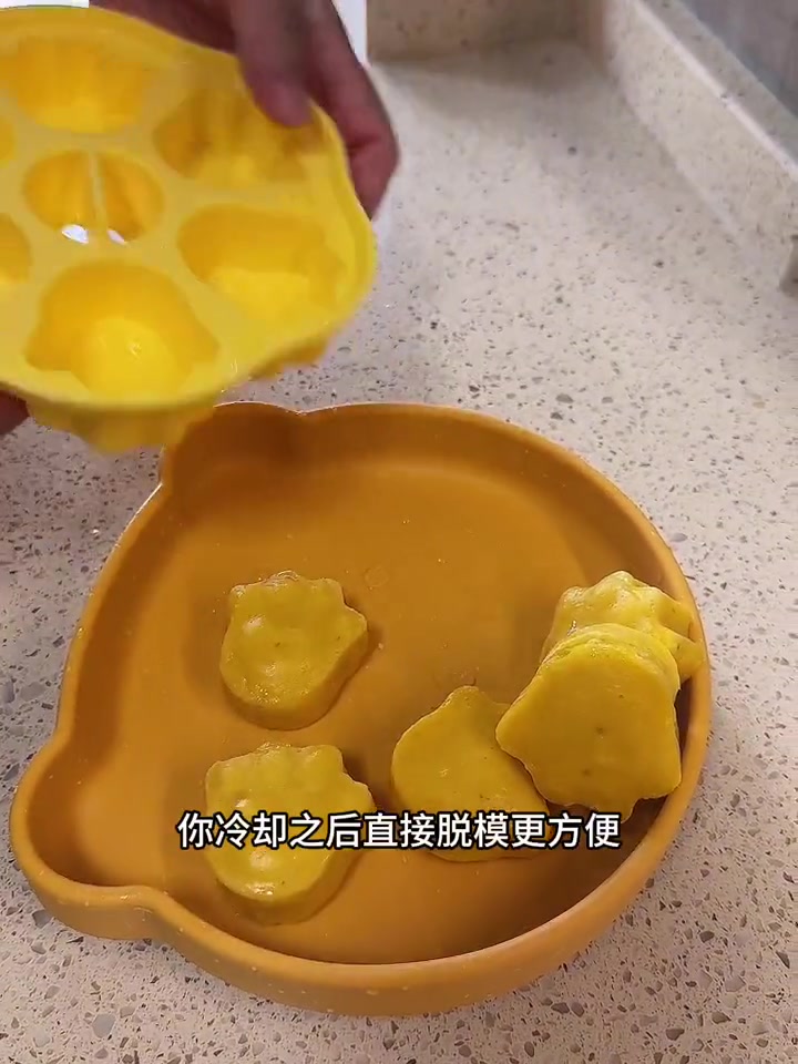 辅食工具来喽,人手一个的蒸糕模具,材质安全,可蒸可煮可冻!易脱模 宝宝辅食 辅食工具