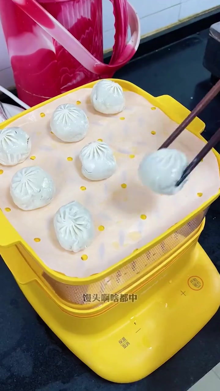 平时蒸馒头总是特别不卫生,买了这个蒸笼纸,不粘锅又好用 在家做美食