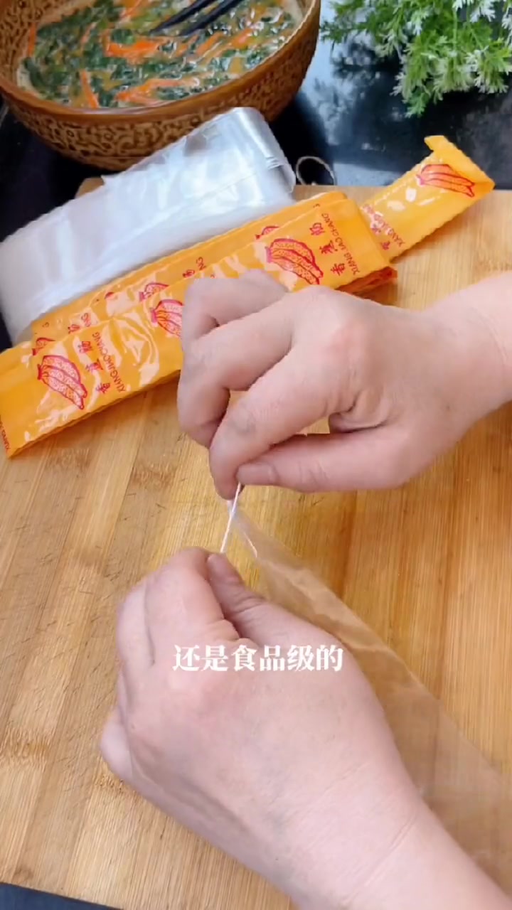 松花蛋肠自己做,干净卫生,做法简单,关键是还嘎嘎好吃 松花蛋肠 塑料肠衣 肠衣 自制香肠