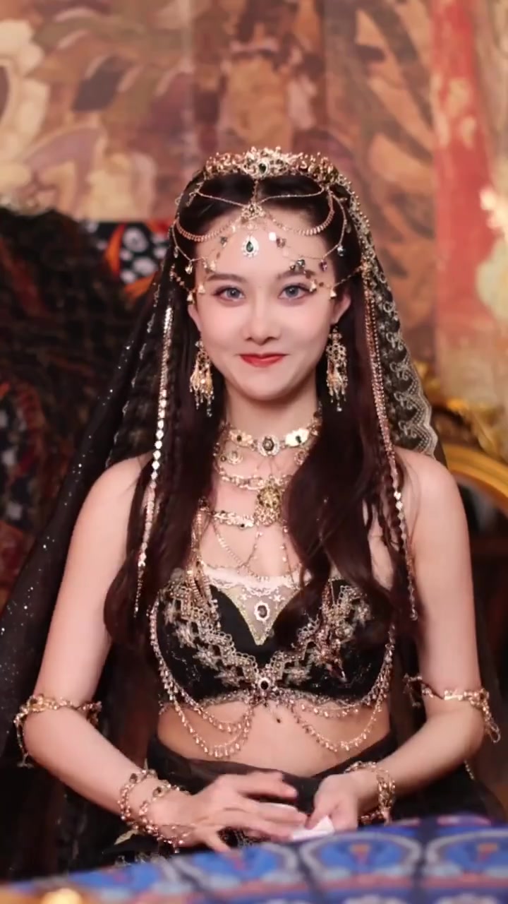 曹曦月 这算什么?会懂得异域壁纸?