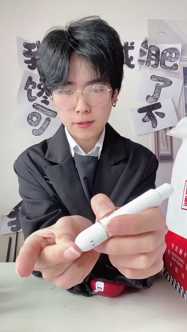 大家催了好久的塔斯汀汉堡,测评视频来啦~牛肉堡是真好吃啊!
