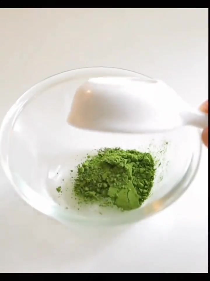 白凉粉 果冻 双皮奶 布丁 烧仙草 学会了这个白凉粉做的果冻小朋友太高兴了,再也不用出去买
