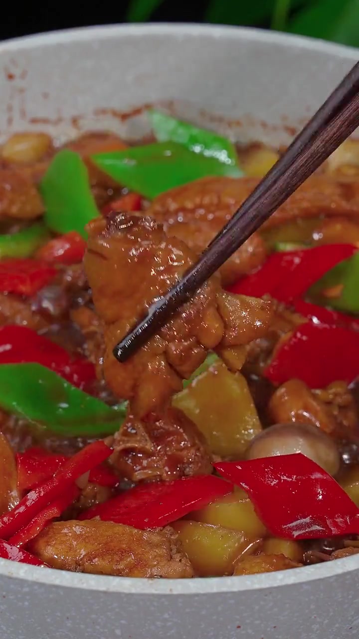 黄焖鸡这样做好吃入味!在家复刻饭店招牌菜 食尚先生 黄焖鸡 鸡肉的神仙吃法 美食卷王挑战赛