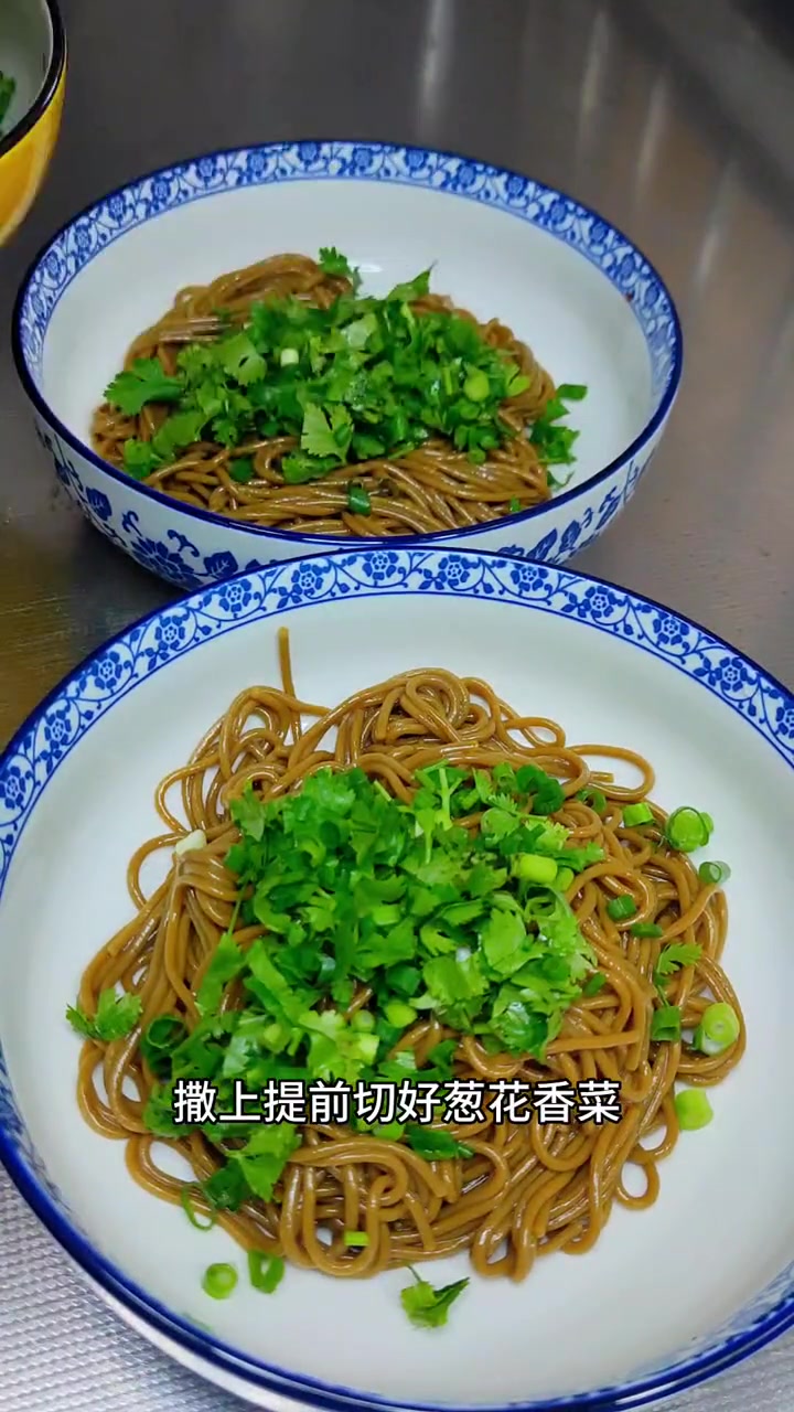今天吃个家常便饭,辣汤饸饹 陕西面食 色香味俱全