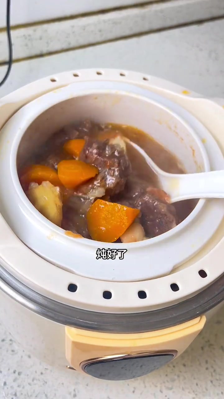 元宝反复感冒一段时间,抵抗力下降了好多,给他炖这个番茄牛脖骨喝喝,入秋了,每周也都可以给宝