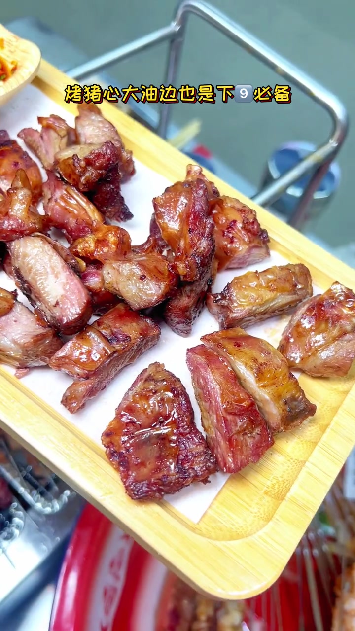 七夕就来吃烧烤吧!撸串儿约起来 好吃不贵经济实惠 快来一起尝个鲜 一起撸串吧 寻味夜市美食