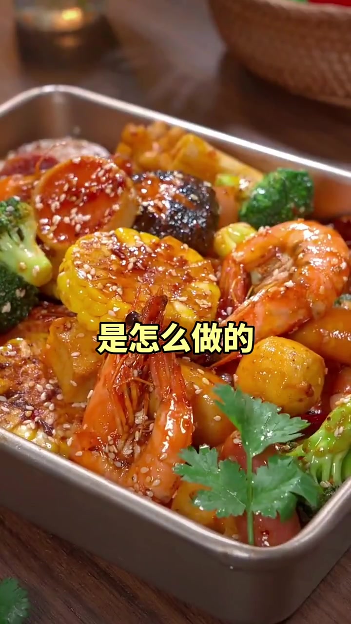 很多人问我,平时我们叫外卖的这种麻辣香锅是怎么做的……就是这样做的!