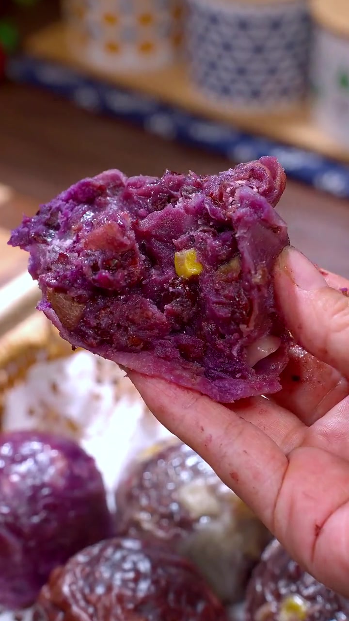 最近发现这款粗粮做的粘豆包,热量竟然比全麦面包还要低,一餐一个刚刚好 粘豆包 杂粮粘豆包 