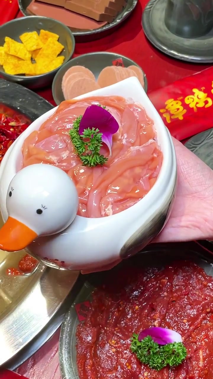 开鸿运当然谭鸭血 春光好食节 春日好食光 成都火锅 多店可用谭鸭血老火锅探店 