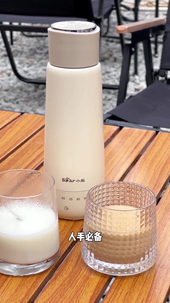 平时就是保温杯,关键时刻变身烧水壶,带娃出去出差旅行,用 小熊便携烧水杯冲奶粉,冲咖啡都太