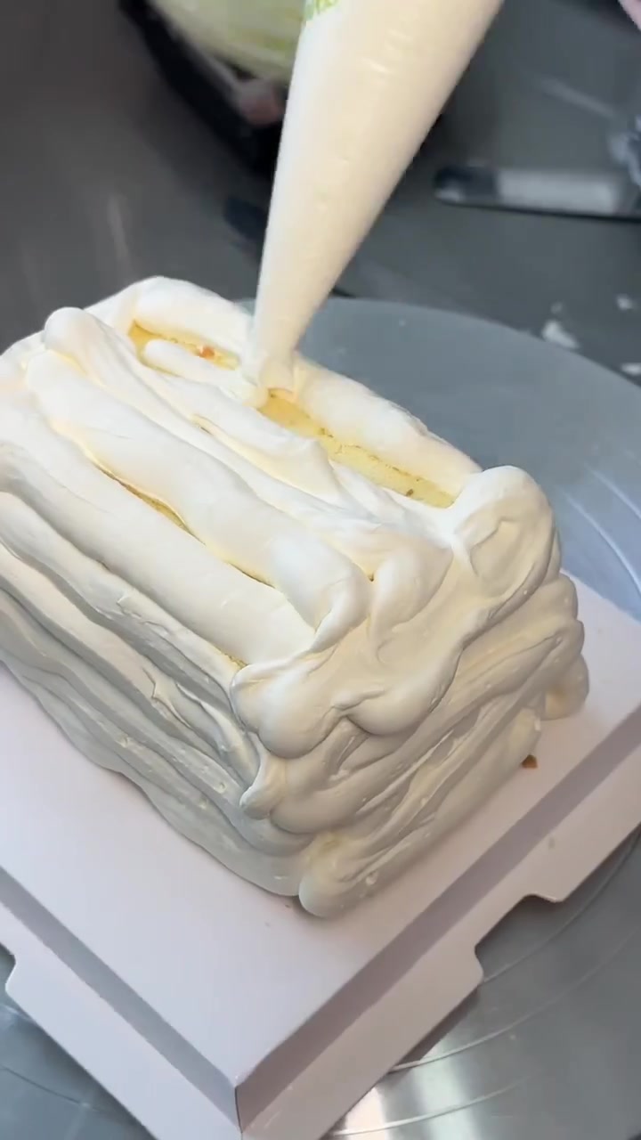 嘉祥爱吃蛋糕的可以来尝尝这个酸奶小蛋糕