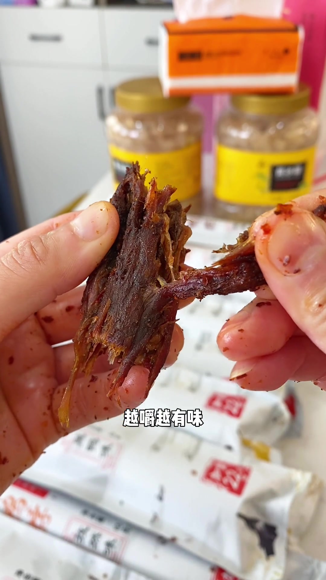 这可不是普通的 鸡脖 能比的,风干的 手撕鸭脖 氮气锁鲜,肉质厚实吃的超爽 追剧小零食 鸭