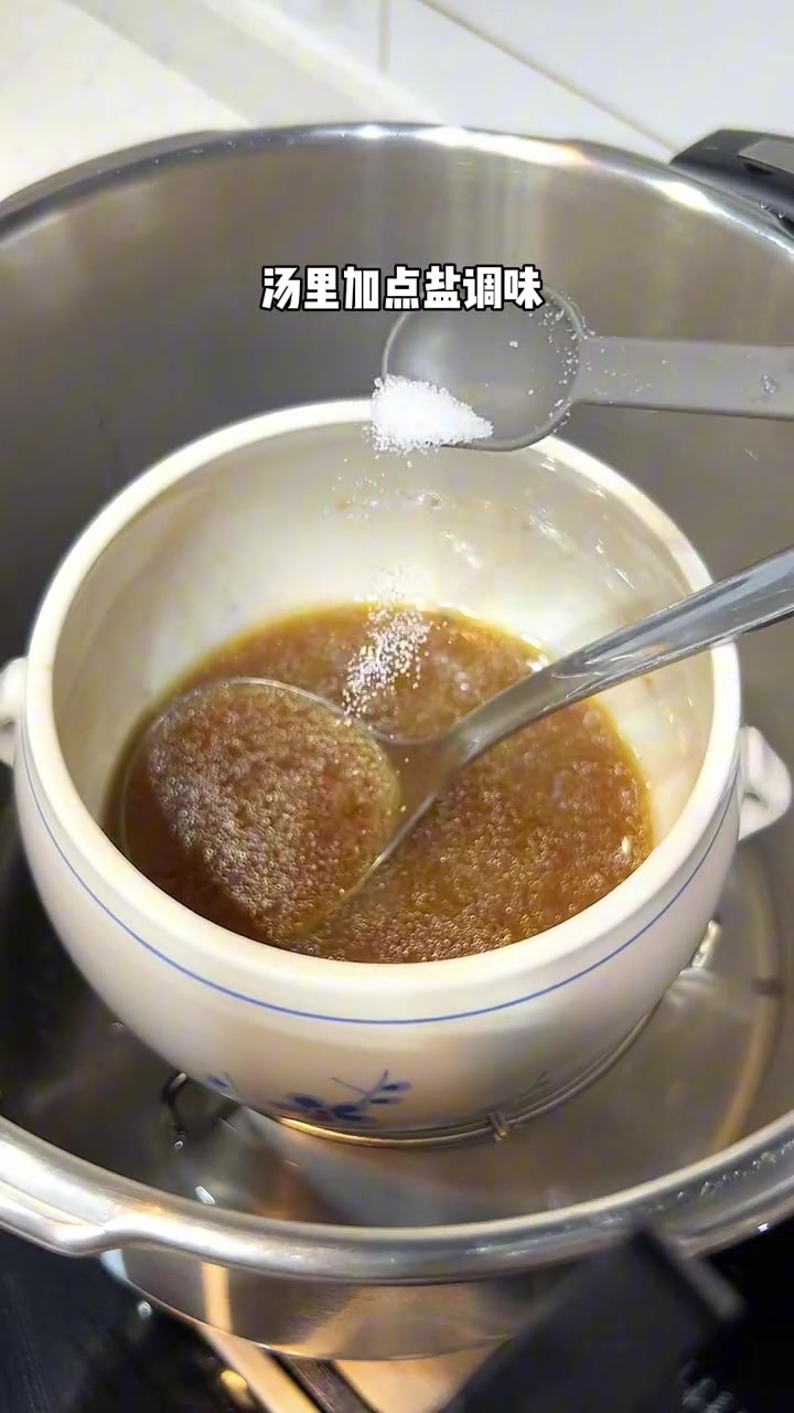 一滴水都不加的阿胶红参乌鸡汤,送走姨妈记得来上一碗,40岁也能貌美如花!滋补养生 喝出好气