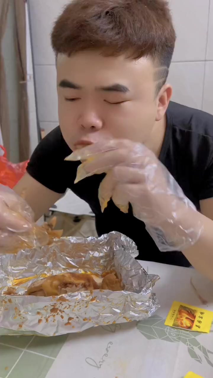 想尝尝荔园窑鸡为什么这么好吃 就点左下角链接 所见即所得 已经开始盼着去广东这跨年了 荔园