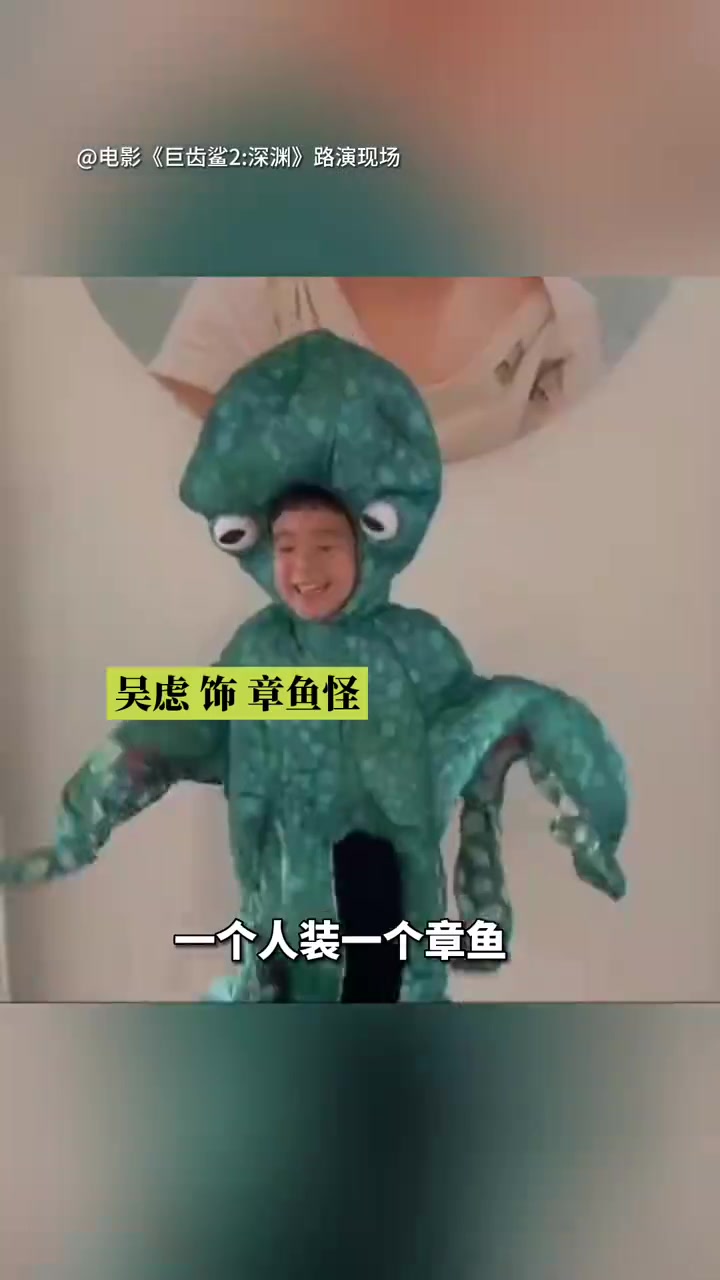 巨齿鲨大战章鱼的原型大家一定想不到吧,《巨齿鲨2:深渊》里,本大嘴大战巨型章鱼好笑又刺激的