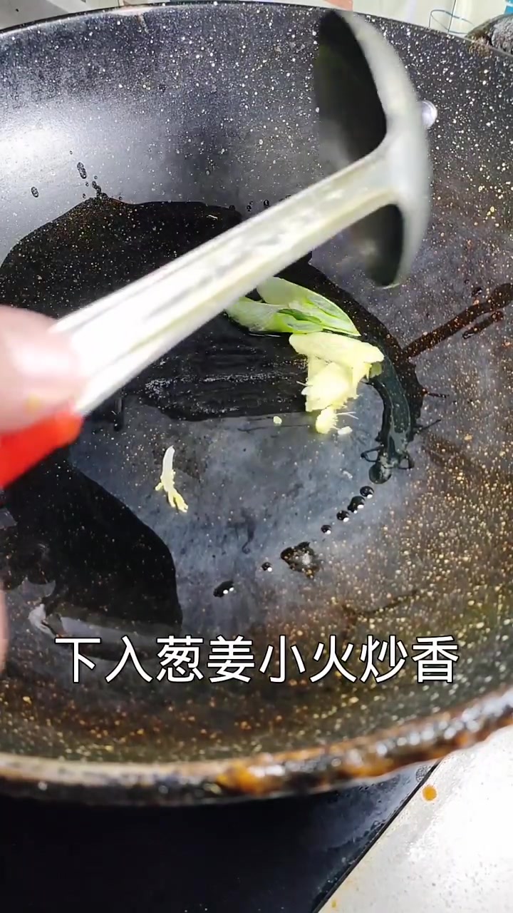 酸菜炖排骨这样做肉烂不塞牙酸爽开胃
