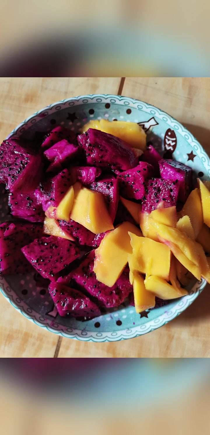 结婚15周年纪念日 风风雨雨陪你走过了15年 今天把双方父母都请来,一起见证我们的15年水