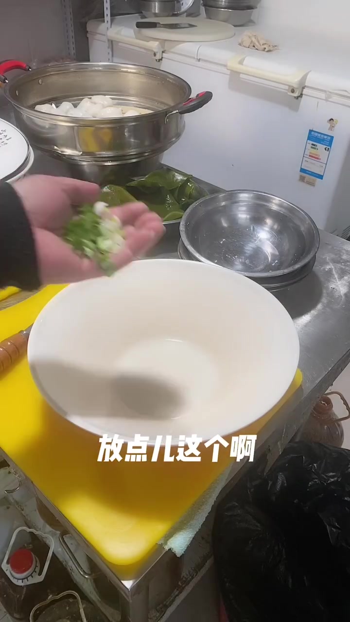 这样的早餐你绝对没吃过,太好吃了,年糕饼子,豆腐海带汤