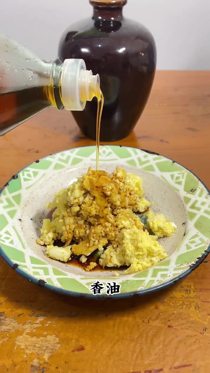 老一辈的下酒菜蒜泥鸡蛋有吃过的酒友么?