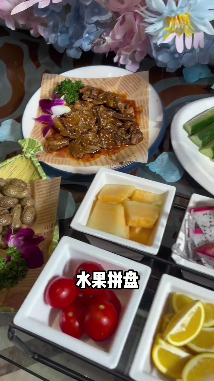 在常平 过生日 可以去大好时光KTV哦两百多就帮你办一个生日part 还送蛋糕酒水 带上朋