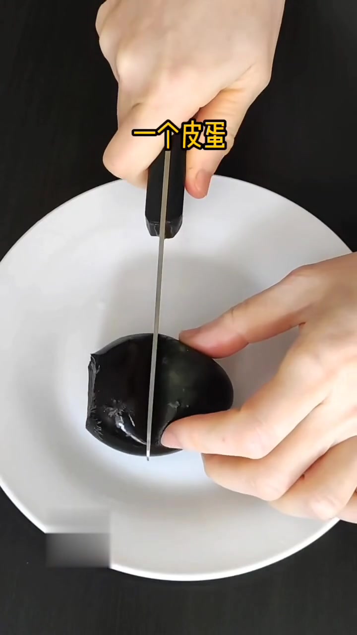 电饭锅懒人版皮蛋瘦肉粥,中国人早餐爱吃粥