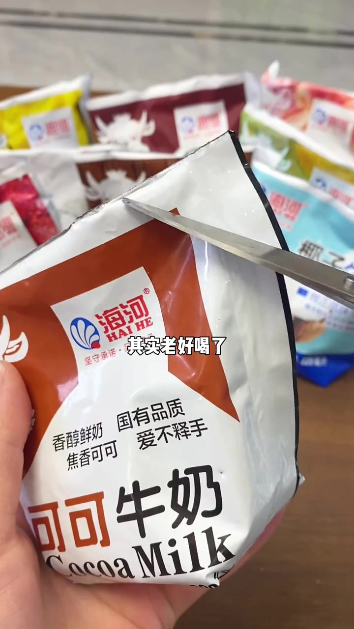 最喜欢巧克力口味的 海河牛奶 六十多年的老牌了,口感比奶酪上头比奶茶上瘾,生牛乳含量超过8