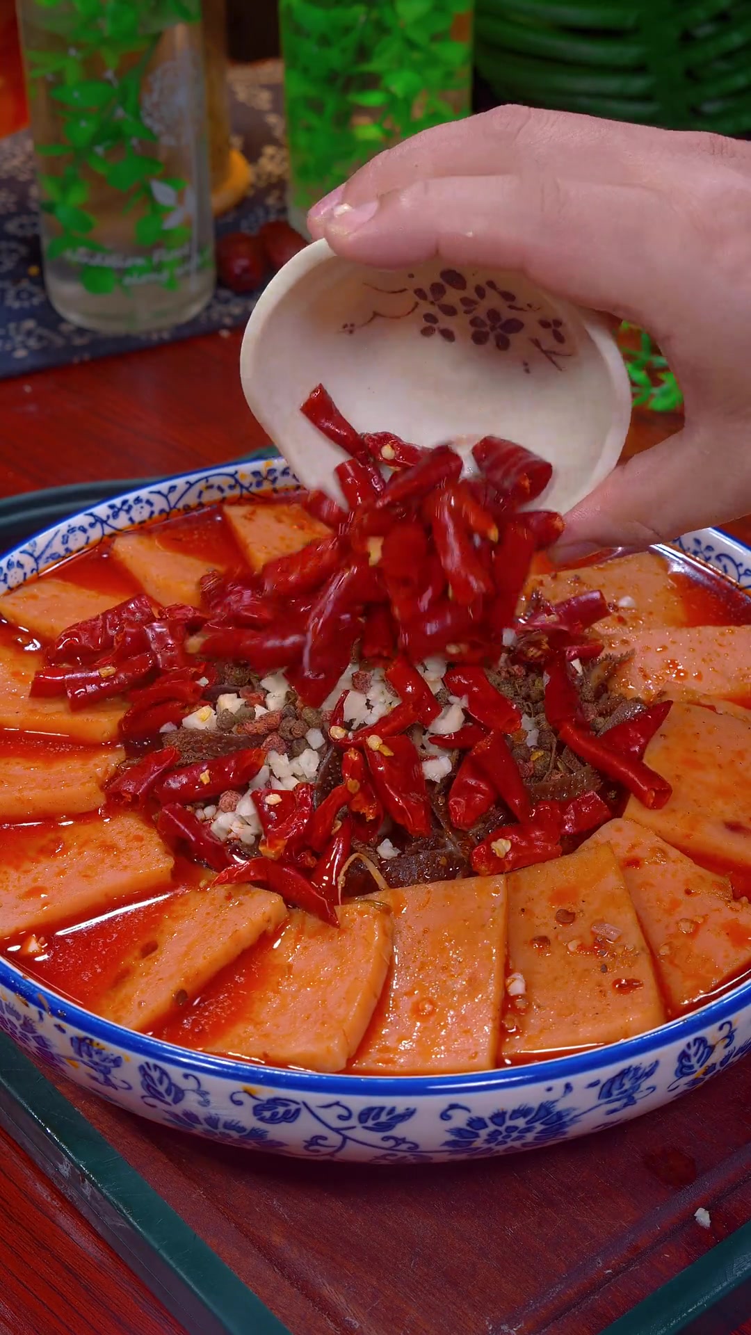 重庆江湖菜的鼻祖毛血旺的家常做法,看完再也不用去饭店买了,自己在家做麻辣鲜香好吃又下饭。毛