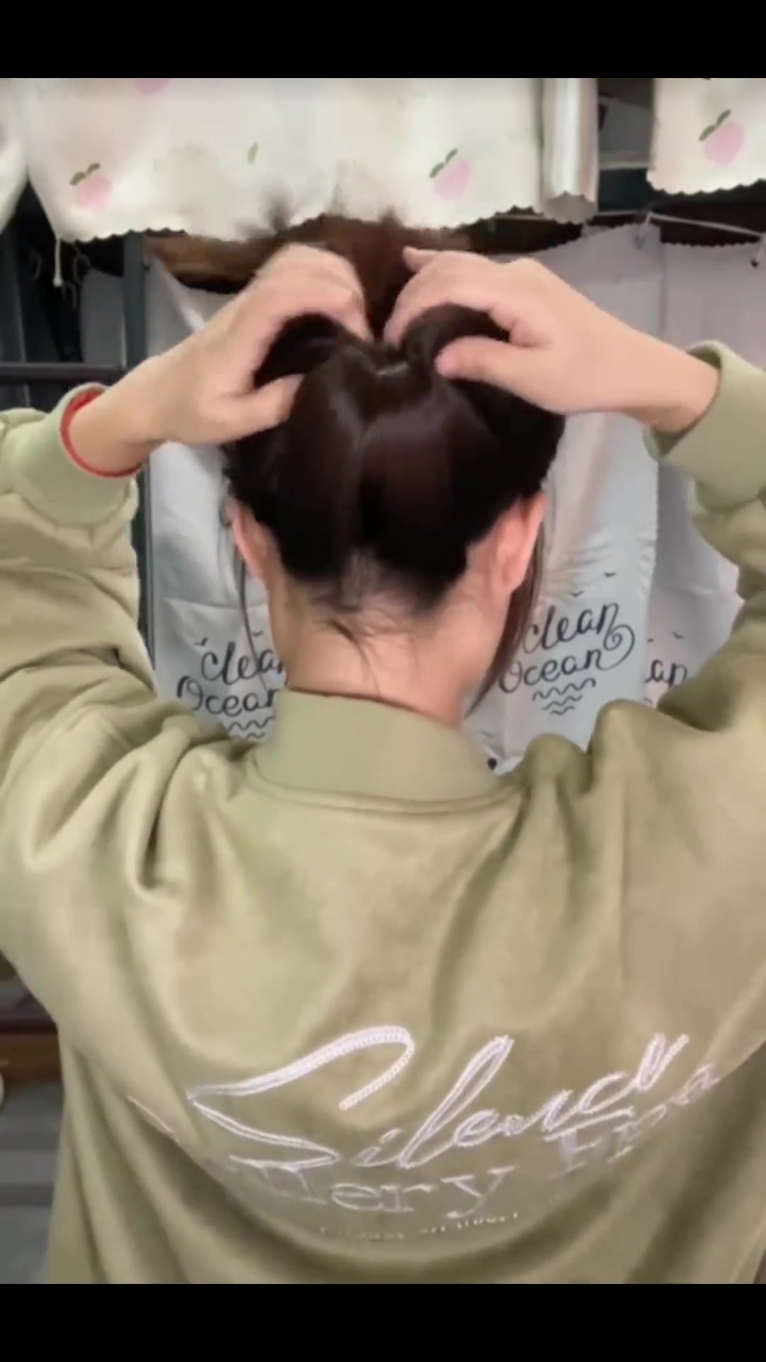 四个从扁头变成圆头的鸭嘴夹发型!简单好看 快点学起来吧～鸭嘴夹 发型教程 盘发 盘发教程