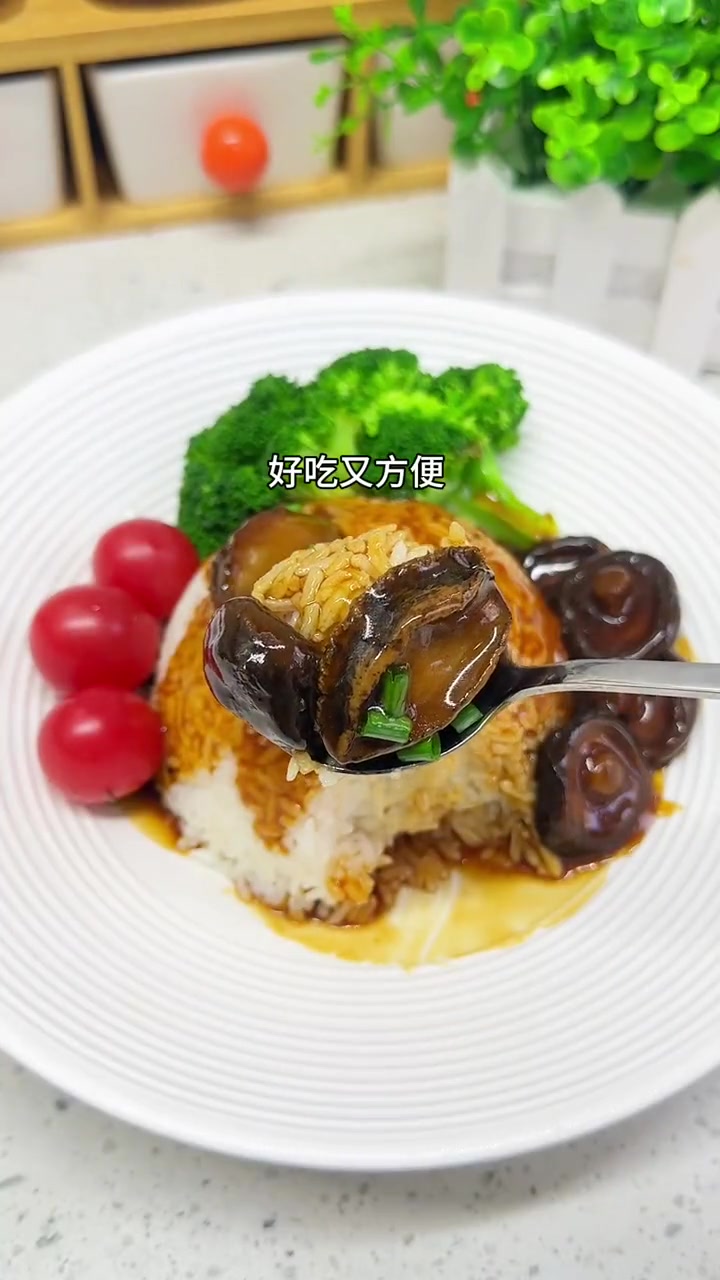 下班回来不想做饭的时候就来份鲍鱼捞饭,做法方便快捷,口感软嫩Q弹,好吃又美味 妈呀太香了 