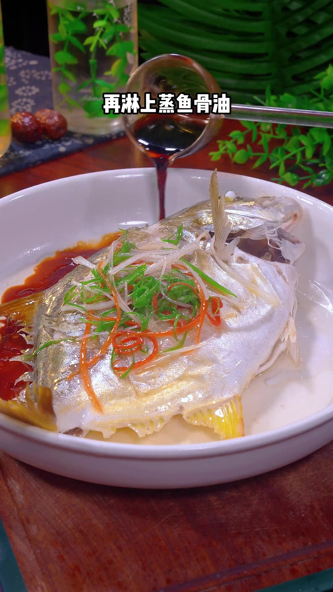 为什么自己在家做的清蒸金鲳鱼总是又腥又柴,今天给大家分享几个小妙招,这样做的清蒸鲳鱼又嫩又