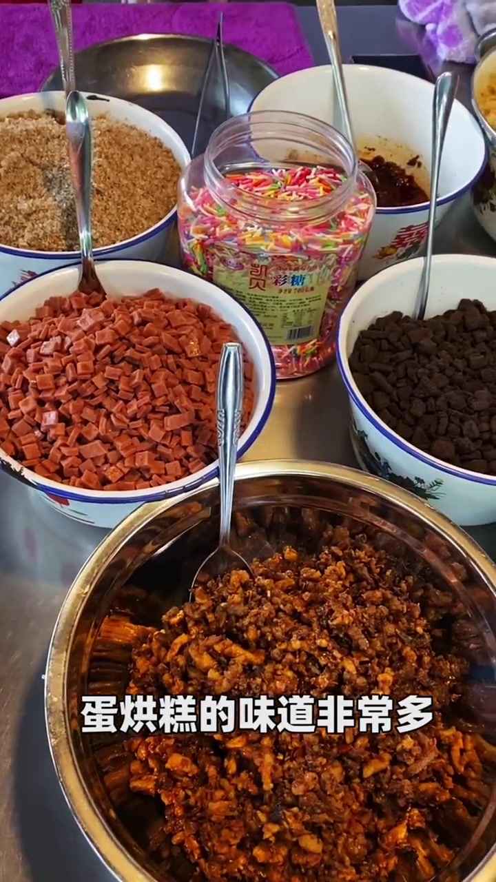 四川省成都市邛崃聋哑孃孃做的蛋烘糕,一干20年,无声的生意,最励志,为了努力生活的人点赞